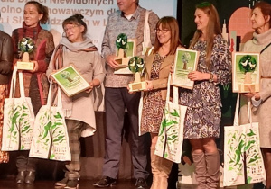 Odebranie certyfikatu Klubu Gaja dla partnerów programu "Święto Drzewa"